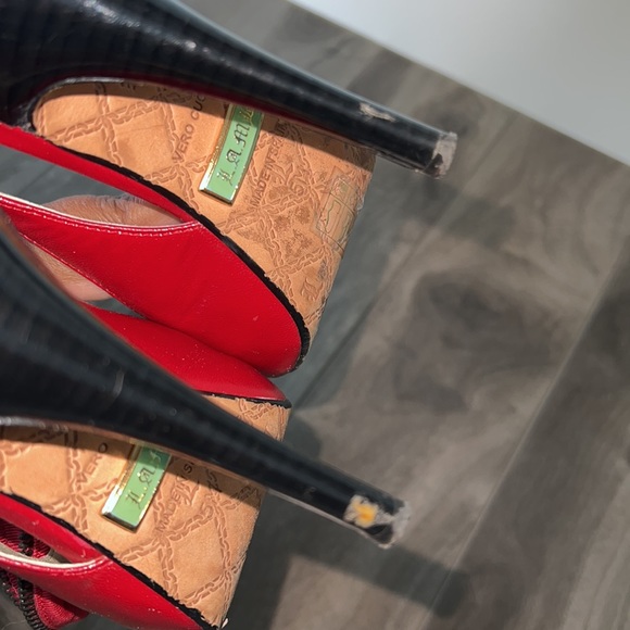 Gorgeous red heels with adjustable straps - Picture 10 of 11